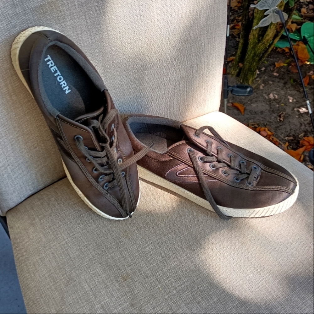 Lace up shoes